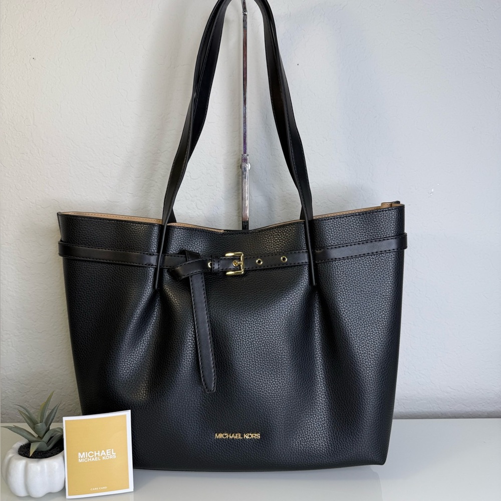 Michael Kors Emilia Large Tote
Shoulder Bag Black
NWT